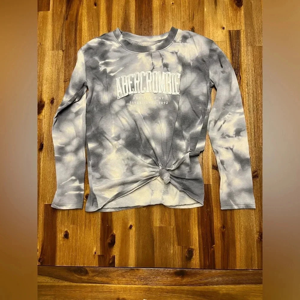 Abercrombie Kids gray and white tie dyed long sleeved shirt size 9/10